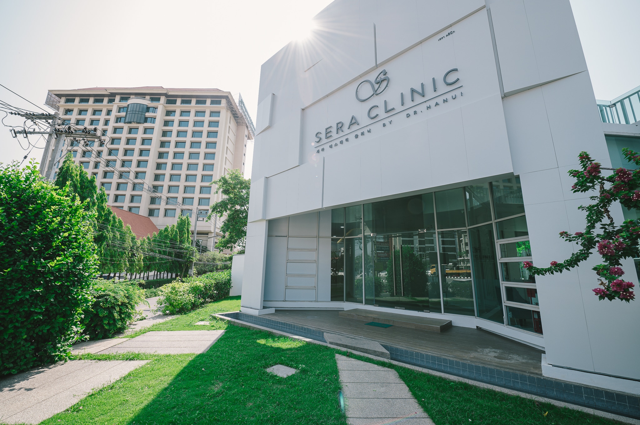 Sera Clinic Chiang Mai Front View #3